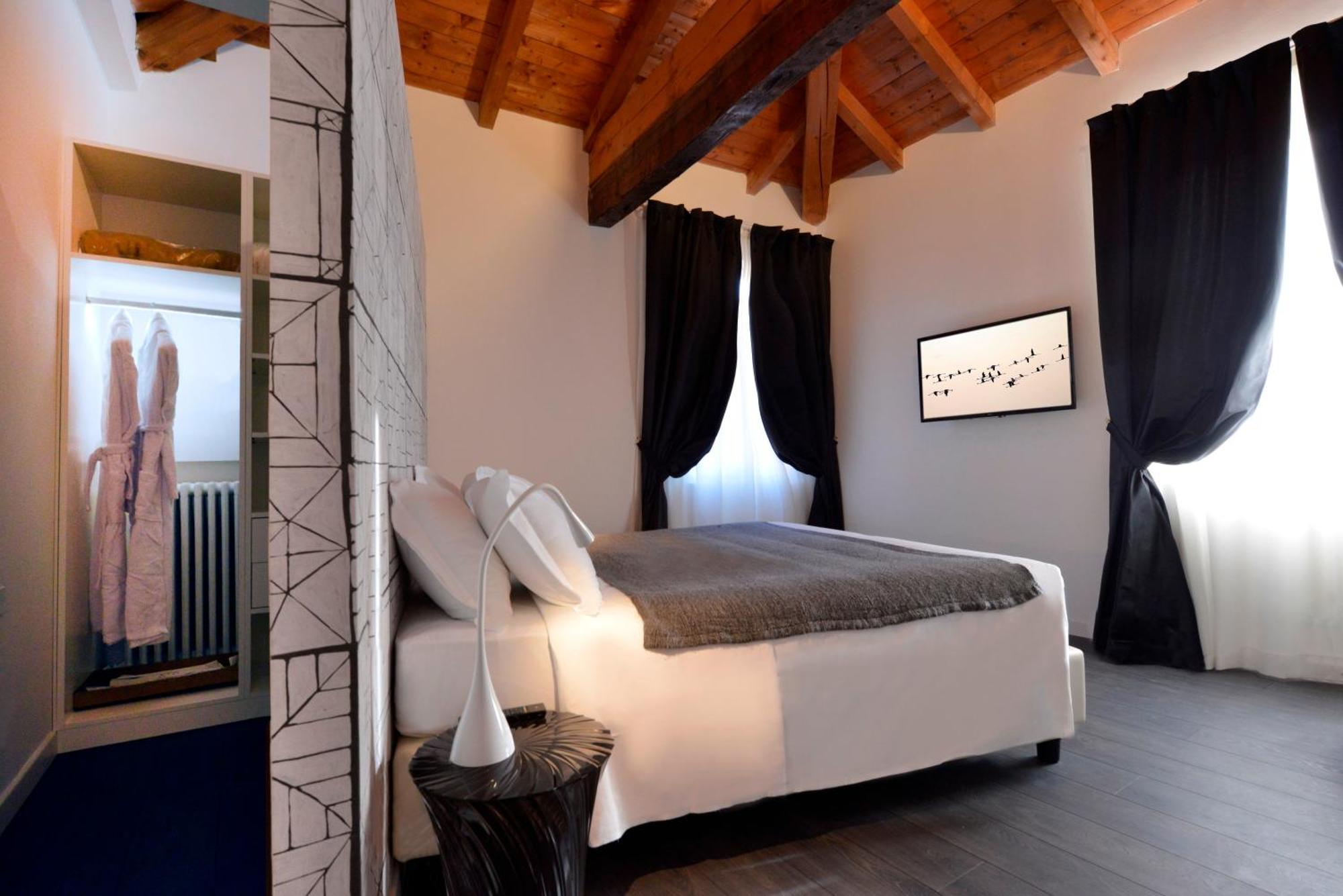 Phi Hotel Болонья Экстерьер фото